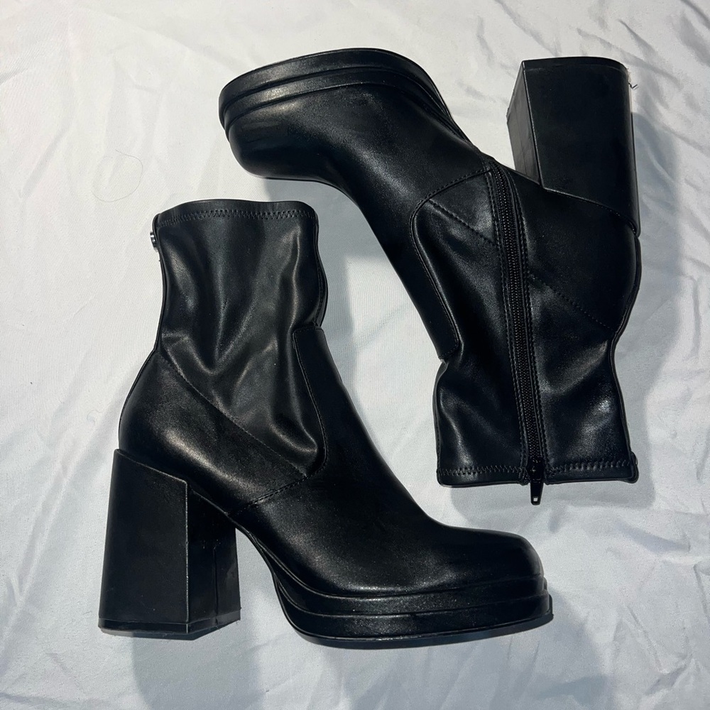 Steve Madden Black Chunky Heel Boots